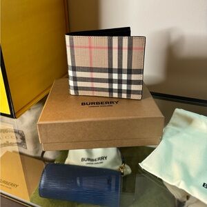Burberry Bifold Wallet (Unisex)